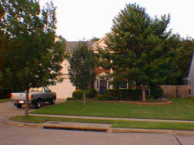 housefrt.jpg (53431 bytes)